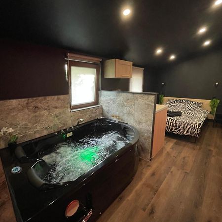 Jacuzzi Love Room Mulhouse Kültér fotó